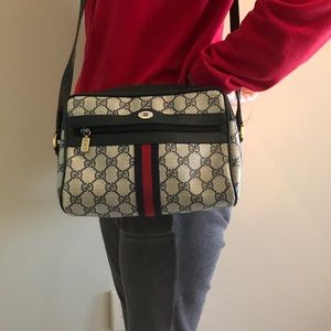 Gucci cross body purse